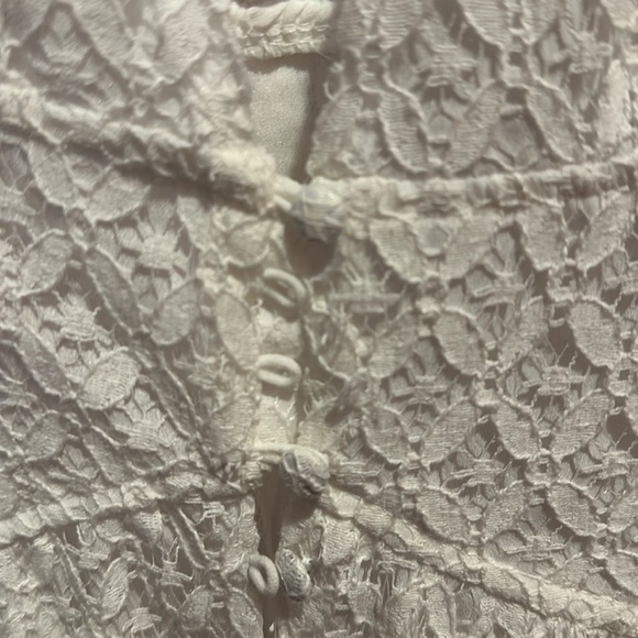 Vici With buttons all down the front and a gorgeous lace overlay - Picture 8 of 9